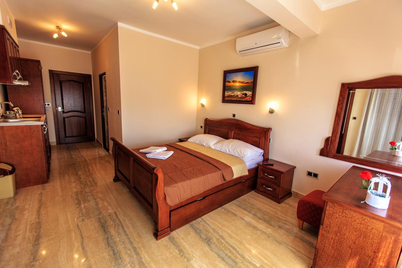 Compass Aparthotel Добра-Вода Экстерьер фото