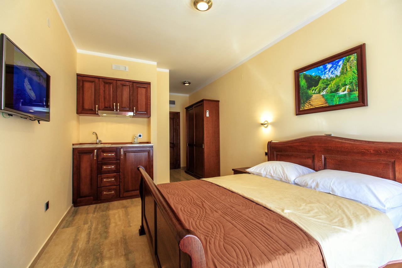 Compass Aparthotel Добра-Вода Экстерьер фото