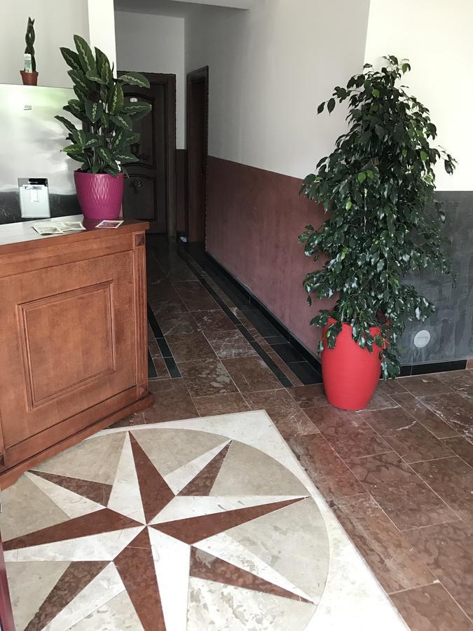Compass Aparthotel Добра-Вода Экстерьер фото