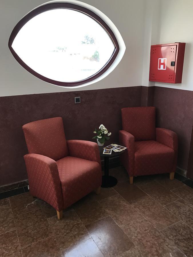 Compass Aparthotel Добра-Вода Экстерьер фото