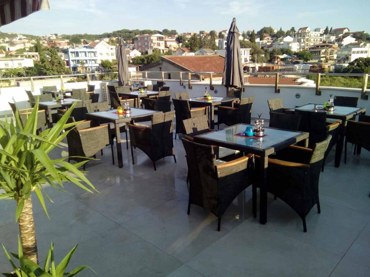 Compass Aparthotel Добра-Вода Экстерьер фото
